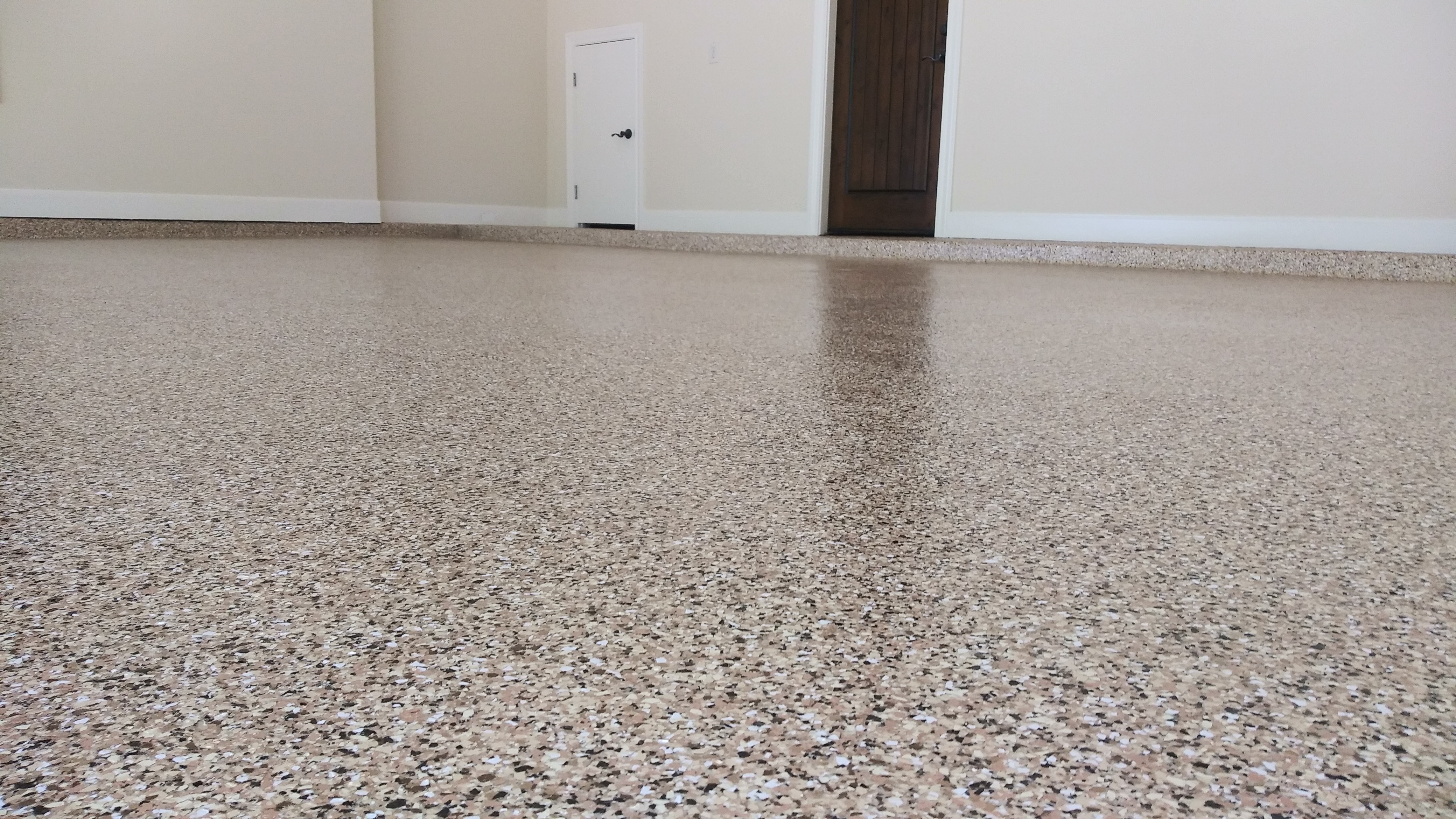 Tan flake floor in an empty room